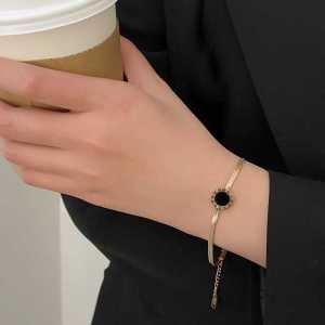 Gelang titanium wanita elegan desai gepeng pipih bulat hitam anti karat ANGKA ROMAWI