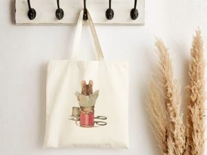 Sản phẩm lưu niệm sách truyện Beatrix Potter: Túi tote vải canvas Chuột Thợ May