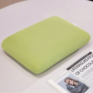 BEBA ระบายอากาศได้ หมอนไหมน้ำแข็ง แกนกลางที่สะดวกสบาย ฤดูกาลทั้งสี่ หมอนรองคอ รองรับตามหลักสรีรศาสตร์ ผิวสัมผัสที่นุ่มนวล หมอนนอนสำหรับสำนักงาน ใช้สำหรับนักเรียน / สำนักงาน