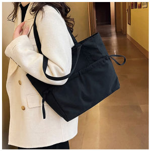 กระเป๋าสะพายผญ กระเป๋าผ้า กระเป๋าทำงาน กระเป๋ากันน้ำ กระเป๋าความจุขนาดใหญ่สามารถใส่กระเป๋านักเรียนจำนวนมากสำหรับชั้นเรียนได้ กระเป๋ามีซิป