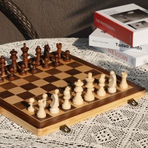 Bộ cờ vua nam châm làm bằng gỗ hồ đào Chess & Checker A&A chính hãng từ Anh sử dụng trong thi đấu cờ vua chuyên nghiệp