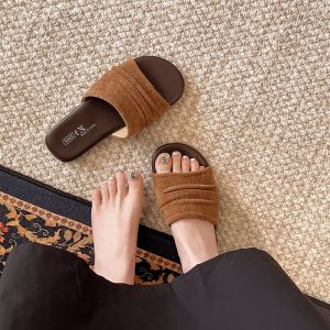 [Free Shipping] Super Stylish Flat Sandals For Women Summer Outdoor Wear 2026 New Fashion Suitable For Pairing With Skirts Beach Slide Sandals