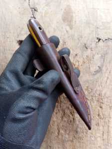 Pisau HSS Tahan Lama dengan Gantungan Pinggang - Multifungsi untuk Camping & Hiking