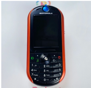 4G เทคโนโลยีรวมและเสียงสบายทุกวัน รุ่น Motorola ROKR โทรศัพท์มือถือ 2G ของแท้ E2 ด้วยเครื่องประมาณที่ 2.0 นิ้ว MP3