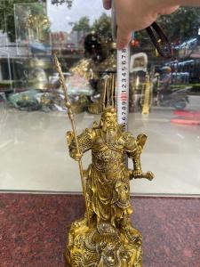 Tượng quan công ngũ cờ bằng đồng phong thủy cao 30cm tới đầu 38cm tới đaorộng 15cmnặng 26kg
