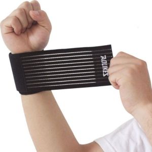 Promo Pelindung Pergelangan Tangan Wrist Support Fitness Olahraga - 1526 - Black