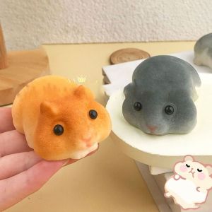 TWCEJE168 การ์ตูนลายการ์ตูน ของเล่นบีบหนูแฮมสเตอร์น้อย รีบาวด์ช้า สัตว์สัตว์สัตว์ ของเล่นบีบจำลองหนูแฮมสเตอร์ ความแปลกใหม่ นุ่มนุ่มๆ ของเล่นอยู่ไม่สุขหนูแฮมสเตอร์ ของเล่นทางประสาทสัมผัส