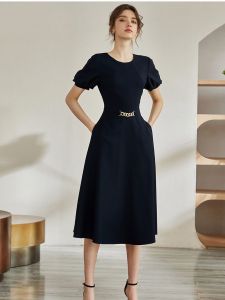 Đầm xòe cổ tròn tay ngắn phồng màu đen khóa eo