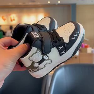 RT♢Giày Thể Thao Da Bóng Cổ Cao Đế Mềm Chống Trượt Thoáng Khí Hình Gấu Hoạt Họa Thời Trang Cho Bé Gái3/30