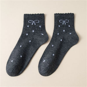 ถุงเท้า Midtube ปักลายดอกทิวลิป4คู่ถุงเท้ากีฬาสีทึบแบบเรียบง่าย Stoking Renda หวาน