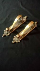 Gagang Pintu Rumah Kuningan Kunci Motif Mahkota Ukir Antik 29 cm 2 Pcs