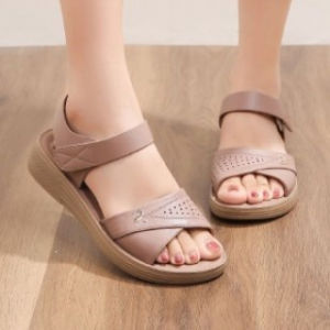[Free Shipping] New Summer Model Womens Sandals for Mothers Genuine Soft Leather Soft Sole Non-Slip Breathable Versatile Flat Sandals for Middle-Aged and Elderly Women