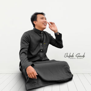 DeJubah - Jubah Pria Gamis Dewasa Model SAUDI  / Jubah Pria keren arab / Jubah Lengan Panjang  / Jubah pria dewasa 2025 / gamis pria dewasa terbaru 2025