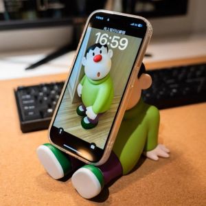SEJUE4373 Crayon Shin-Chan Fat Tiger Phone holder Fat Tiger Figure Model Mobile Phone Stand Smartphone Holder PVC Doll Cell Phone Bracket Phone Accessories
