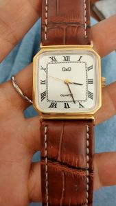 Q&Q ทรง นาฬิกาญี่ปุ่น หน้าขาว ทรง หลัก โรมัน และ quartz ระบบ