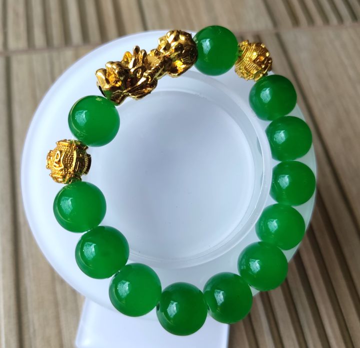 Buy Zimlove Elegant Women's Classcial Jade Bangle Bracelet, Natural Hand  Jade Chain Bracelets, Jadeite Gemstone Jade Bracelet, Handcrafted Girls'  Jewelry with Gift Box (Green 59mm-61mm Diameter) at Amazon.in