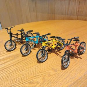 XINSU38 Alloy Bicycle Keychain Creative Outdoor Sports Mini Bike Keyring Backpack Decor Rotatable Wheel and Handlebars Vehicle Model Pendant Men