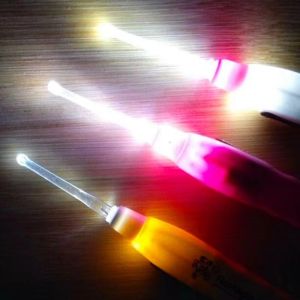 Sendok Penggali Telinga Kartun LED/Pembersih Telinga Penggali Telinga Senter