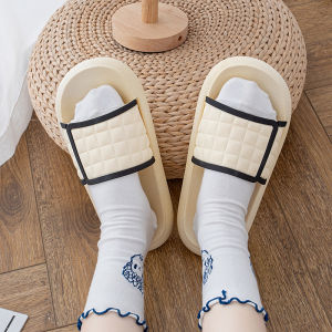 QLshop พร้อมส่งมาก✨ รองเท้าแฟชั่นแบบสวม รองเท้าแตะออกแบบสุดจึ้งลวดลายสุดเก๋มี3สีให้เลือก รองเท้าพื้นนุ่มนิ่มไม่ปวดเท้า ดีย์ขนาดนี้ไม่มีไม่ได้แล้ว🎉