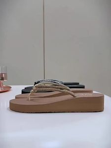 2025 New WomenS Summer Fashion Beach Sandals Thick-Soled Wedge Flip-Flops With Rhinestones For Outdoor Wear