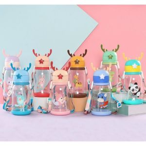 Bình Nước Sừng Hươu 600ml Chống Sặc Kèm sticker Hoạt Hình Dể Thương Dây Đeo Cho Bé An Toàn Cho Bé Mang Đi Học Đi Chơi.