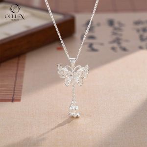 Kalung Kupu-kupu Rumbai Bunga Titanium Tidak Memudar Desain Elegan