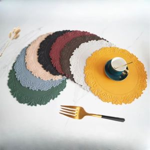 DIVATEN Relief Pattern Texture Table Placemats Anti-Slip Round Shape Faux Leather Placemats Vintage Anti-Scalding Decorative Table Mats Dining Table