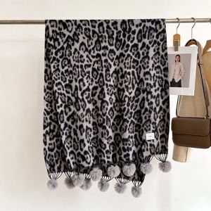 OUREAL Thiết kế hai Khăn len giả cashmere Chất liệu mềm mại ấm áp Kích thước lớn Khăn choàng họa tiết da báo Thời trang Vải giả cashmere Khăn quàng cổ tua rua Pom Pom Dành cho phụ nữ