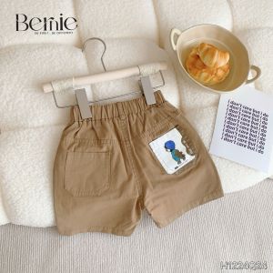 Quần short kaki ngố phối túi sau ốp tag họa tiết cậu bé đi chơi đi học 9 tới 28kg BERNIE H1224Q24
