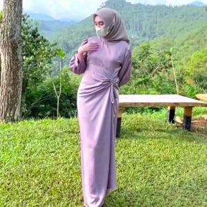 Abelia Dress Satin Silk Polos Gamis Serut Terbaru Outfit Kondangan Kekinian Seragam Bridesmaid Viral Baju Wisuda Tunangan Lamaran Engagement Modern