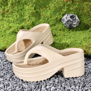 พร้อมส่ง!! รองเท้าแฟชั่น รองเท้าแตะหนีบ ส้นหนา 6.5cm.รองเท้าแฟชั่น ใส่สบายเท้า เสริมบุคลิก และความมั่นใจ SKU : 889