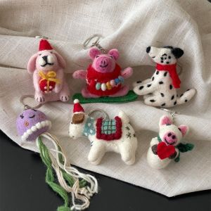 MOIRA หมีปีนเขา จี้สัตว์จากขนสัตว์ ราชาหนู ร่มเห็ด ห่วงกุญแจผ้าสักหลาดเนปาล ทำมือ หมูน้อยสเก็ตบอร์ด คีย์เชนสไตล์เทพนิยาย ชาร์มกระเป๋า