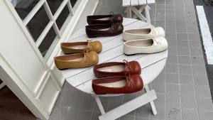 Giày nữ Feng Liya mẫu mới 2024 Giày bệt phong cách Pháp đa năng bán chạy miệng nông giày ballet tiên nữ