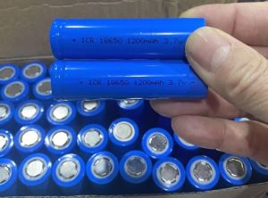 Pin Sạc đầu dẹt dùng cho quạt và đèn pin mini cầm tay tông đơ cắt tóc chế tạo pin dự phòng 18650 - 3.7V