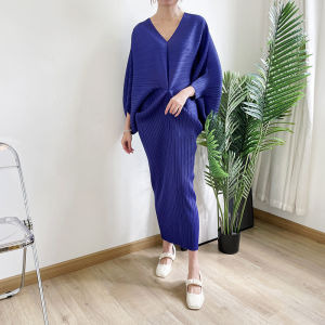 Sunya 1. Miyake pleated loose v-neck irregular skirt design sense niche bat sleeve dress X214 20279 88261
