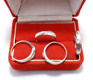 CINCIN COUPLE MODEL BARU/ CINCIN TUNANGAN PERAK ASLI EMAS ASLI24K ADA SURAT DAN BISA JUAL KEMBALI