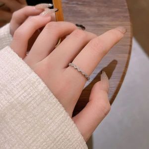 Cincin Berkilau Wavy Crystal Ring Trendy Fashion Jewelry Adjustable Open Ring Elegant Luxury Design