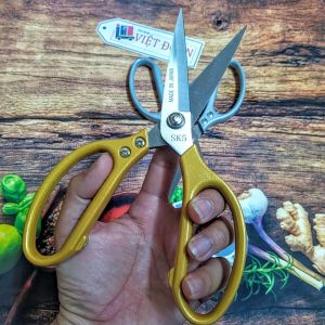 Kéo SK5 Nội Địa Nhật kéo LỚN 23cm CÁN Màu Vàng ĐẲNG CẤP. Lưỡi thép SK5 không gỉ siêu cứng và cán to đầm tay. Dụng cụ đa năg sử dụng tiện lợi cho gia đình Nhà Hàng