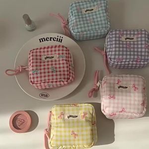 Korean-style small checkered makeup bag simple square Bluetooth earphone bag lipstick bag girls cosmetics organizer storage bag