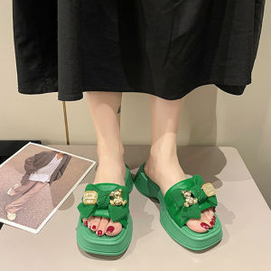 Wulove สวยสับ รองเท้าแตะแฟชั่นผู้หญิง ดีไซน์ส้นสูง ความสูงของส้น 1.5 นิ้ว ปลายเท้า 1 นิ้ว แถมโบว์ลายสุดเก๋ติดไปให้แน่นๆจากโรงงาน