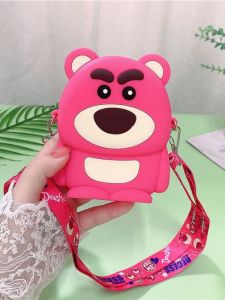 Túi đeo chéo mini túi đeo chéo gấu dâu túi silicon hình dáng gấu dâu Lotso dễ thương cute hottrend - Happy Life 4Kid