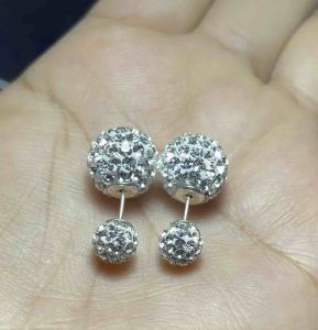 5% ต่างหูเงินแท้ดิออร์คริสตัลบอลสวารอฟกี้แท้สวยเงางามวิ้งเล่นไฟมากๆสวยหรูงานเนียบละเอียด 22 คู่ ขนาด 8/14มิล สร้างเสริมสวยโดดเด่นแบบสีเขียว พร้อม 2 สไตล์ แถมทับหลังเงินแท้ 1 คู่