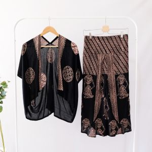 Setelan Batik Wanita Modern: Celana Panjang & Aksesoris