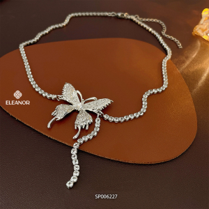 Dây chuyền nữ Eleanor Accessories vòng cổ đính đá mặt hình hồ điệp phụ kiện trang sức 6227