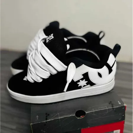 SEPATU BLACK WHITE COURT GRAFFIK SNEAKERS GEMUK MODEL TERBARU