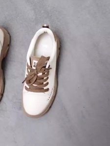 2026 Giày thể thao da mềm chống trượt mùa xuân Giày đi bộ mới cho phụ nữ đế dày buộc dây giày thể thao trượt ván