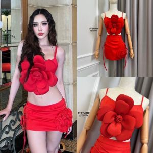 เซท 2 ชิ้น เสื้อสายเดี่ยว แต่งดอกไม้กลางอกใหญ่ ๆ สวยฉ่ำอลังมาก ซิปหลัง อกเสริมฟองน้ำ มาพร้อมกระโปรงสั้นแต่งสายรูด NTD30