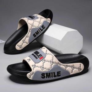 ฤดูร้อนสำหรับผู้ชาย รองเท้าแตะอาบน้ำกันลื่นพื้นนุ่ม ใช้ในบ้าน กันกลิ่นทนทานสไตล์แฟชั่นยอดนิยม