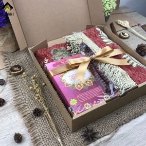 Souvenir Gift Box Hampers Kado Hadiah Ulang Tahun Cowok Cewek Sajadah Arbain Al Quran Terjemah