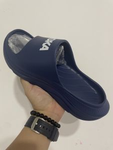 HOKA ONE ONE ONE ORA รองเท้าแตะผู้ชายรองเท้าแตะชายหาดกลางแจ้งอเนกประสงค์ดีไซน์โค้ง